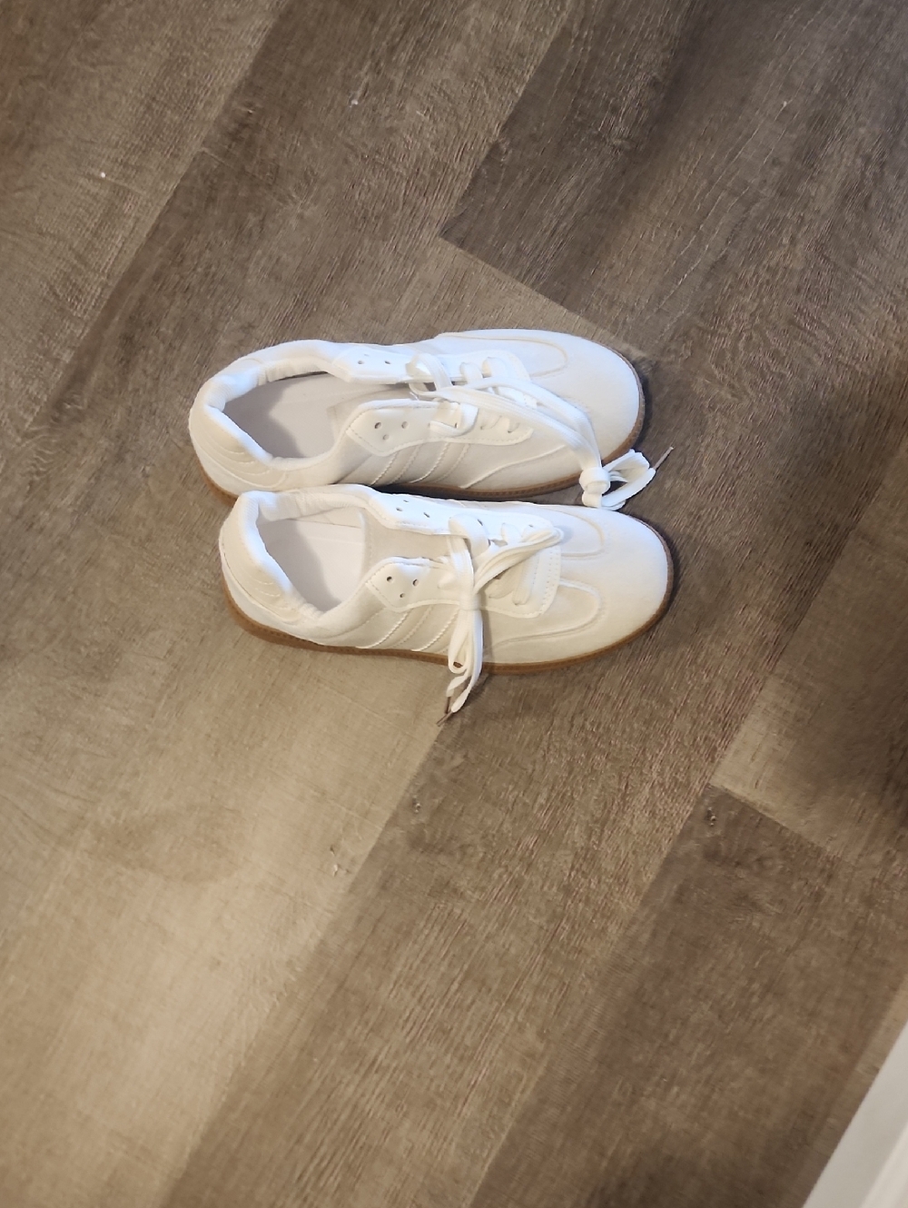 Kids White Casual Lace-Up Sneakers